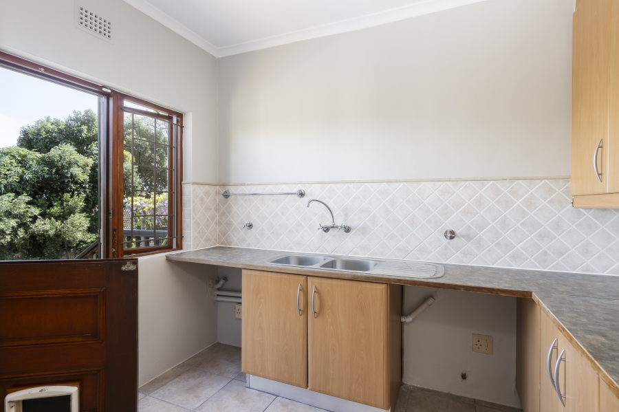 To Let 4 Bedroom Property for Rent in Die Wingerd Western Cape